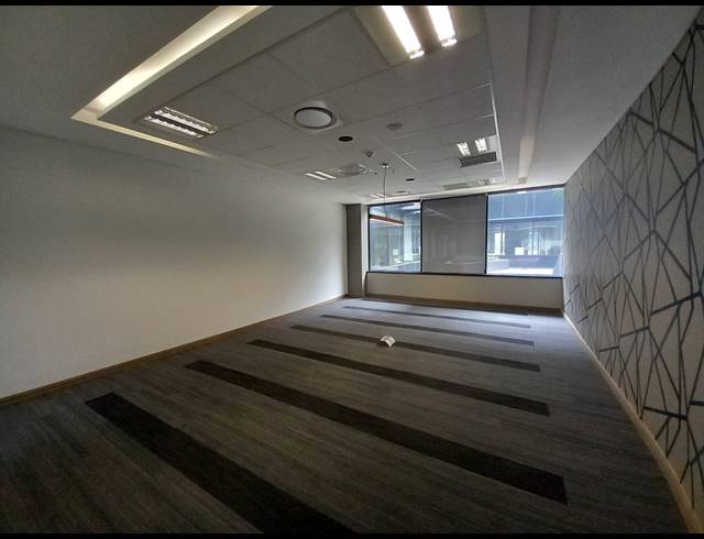 2,500M² OFFICE TO LET IN BRYANSTON